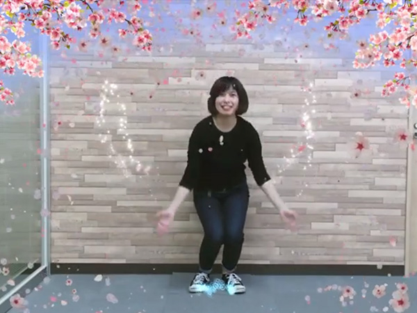 花を舞わせて華やかに